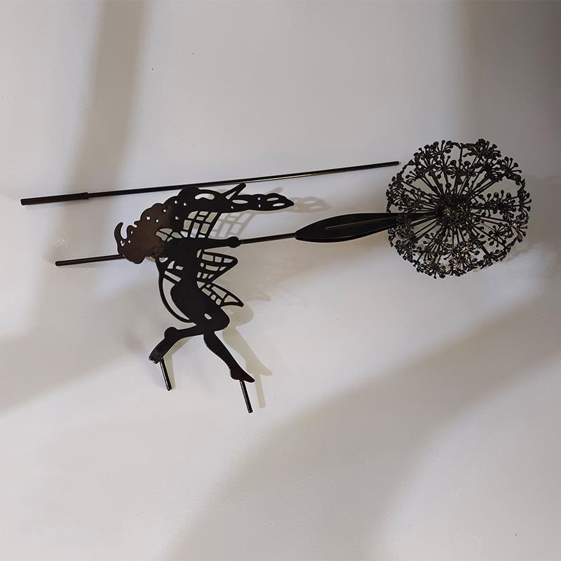 Feen und Löwenzahn tanzen zusammen Skulptur im Freien Garten