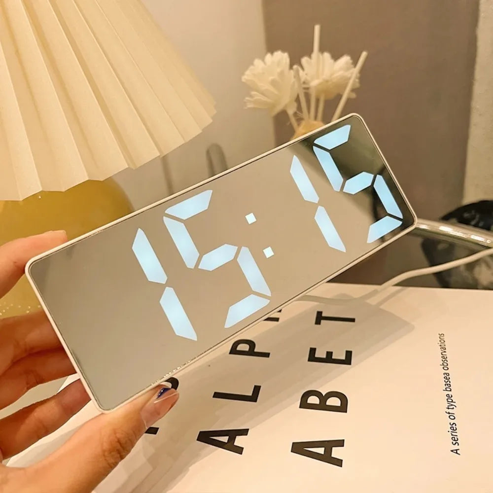 Moderner Elektronischer Spiegelwecker mit LED-Anzeige, Alarmfunktion und Temperaturanzeige – Stilvolle Digitaluhr für Schlafzimmer und Büro