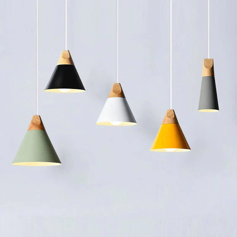 Moderne LED-Holzpendelleuchte – farbige Hängeleuchte aus Aluminium mit E27-Fassung