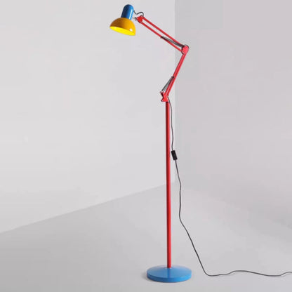 Moderne Gelenk-Stehlampe mit farbigem Design auf weißem Boden