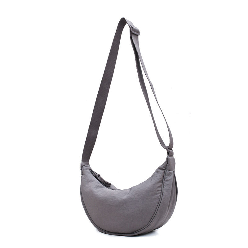 – Organisieren und stilvoll tragen mit dieser Half Moon Crossbody Tasche