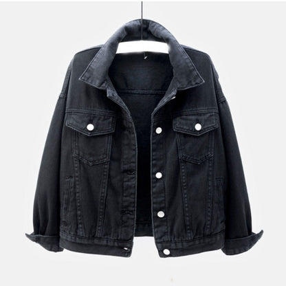 Kurze und fröhliche Jeansjacke Herbst