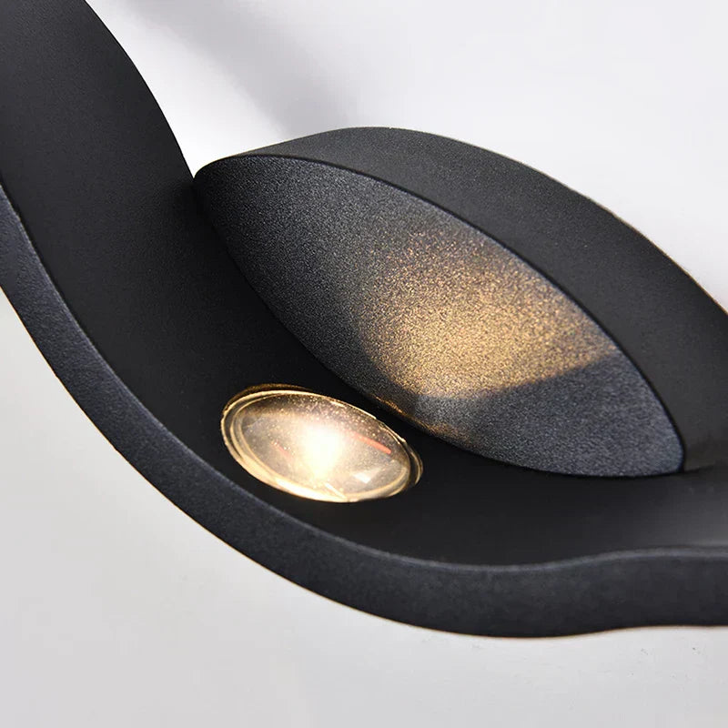 Nahaufnahme der schwarzen LED-Außenwandleuchte mit integrierter Lichtquelle