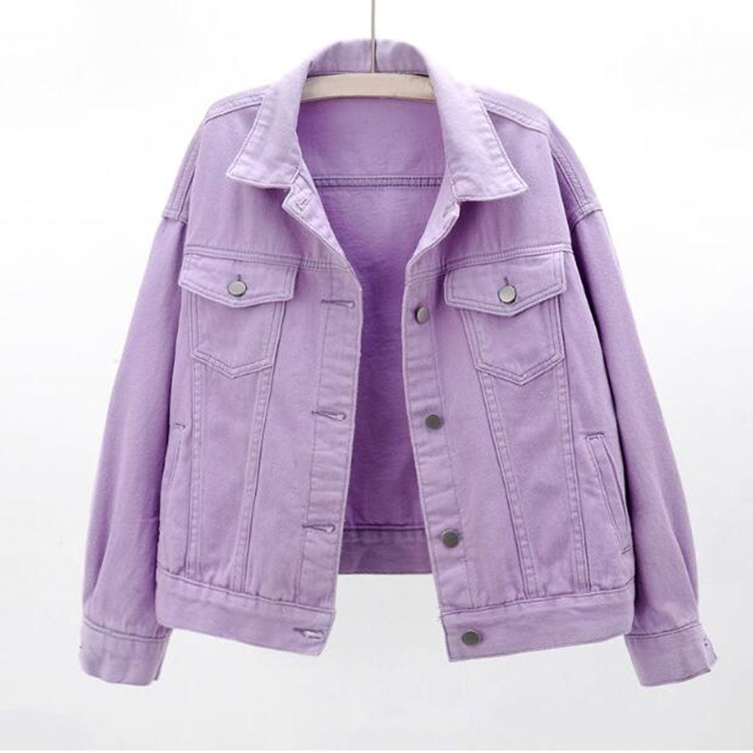 Kurze und fröhliche Jeansjacke Herbst